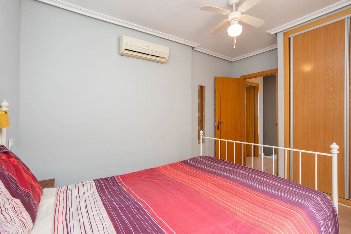 3 quarto Casa em Banda para venda em Villamartin com piscina - 249 000 € (Ref: 9501793)