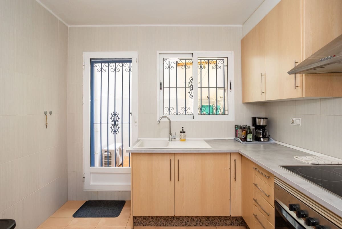 3 quarto Casa em Banda para venda em Villamartin com piscina - 249 000 € (Ref: 9501793)