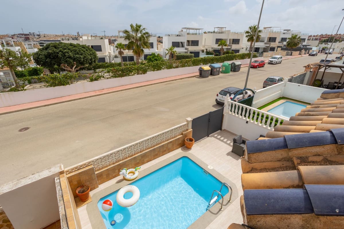 3 quarto Casa em Banda para venda em Villamartin com piscina - 249 000 € (Ref: 9501793)