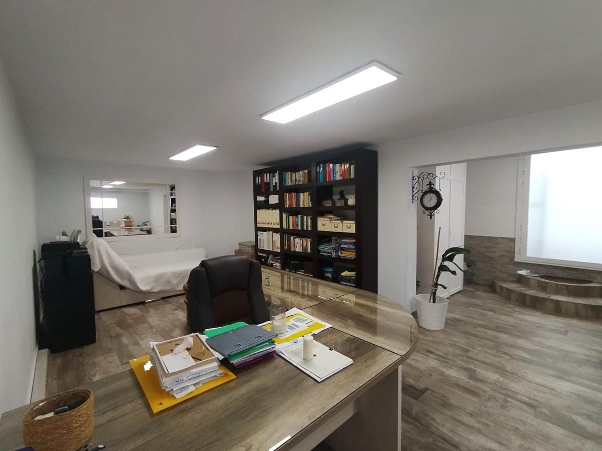 4 bedroom Villa for sale in Villamartin with pool - € 435,000 (Ref: 9501796)