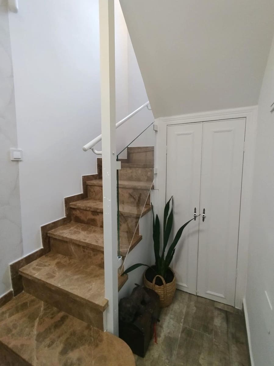 Chalet de 4 habitaciones en San Miguel de Salinas en venta con piscina - 415.000 € (Ref: 9501796)