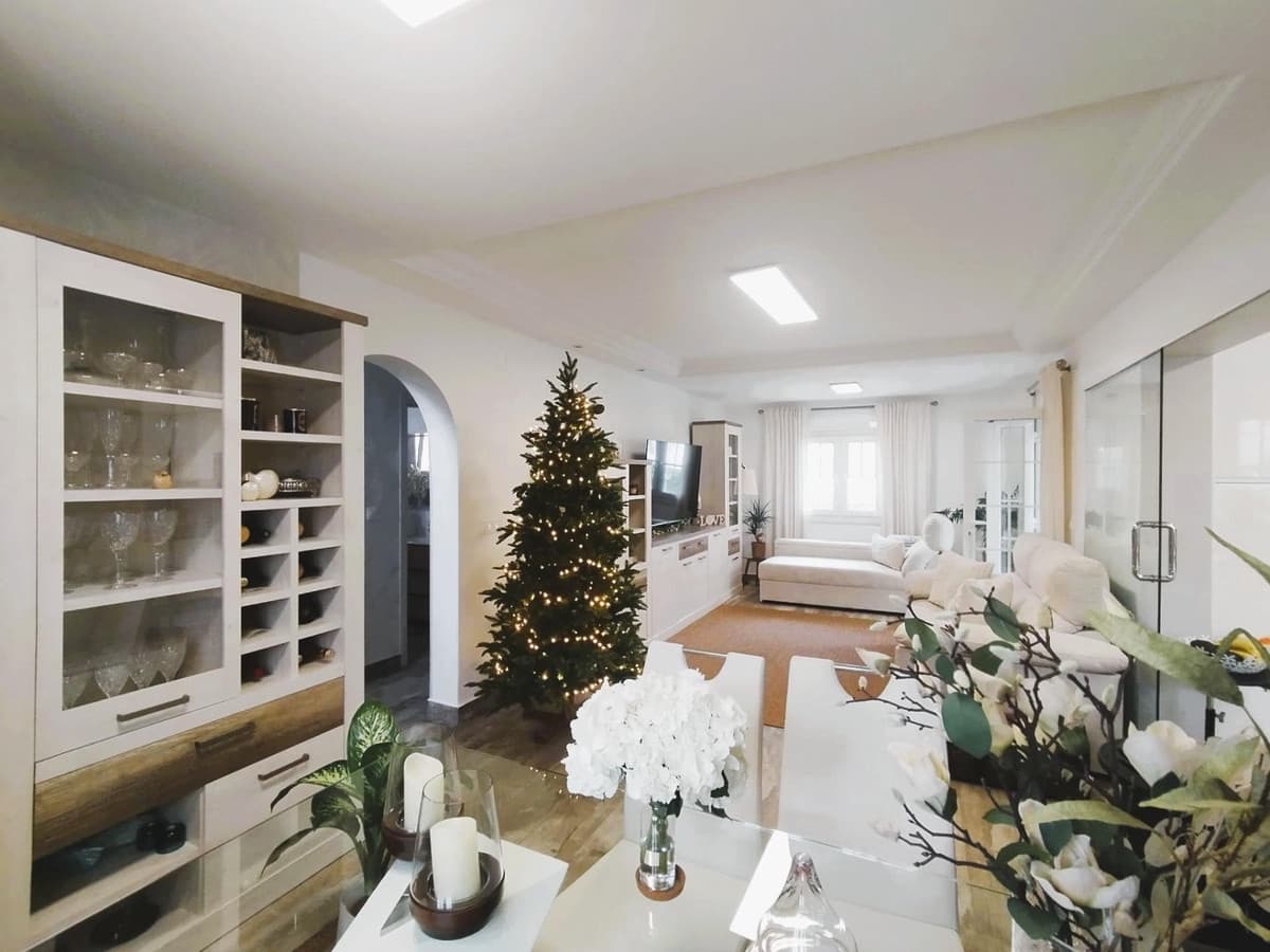 Chalet de 4 habitaciones en San Miguel de Salinas en venta con piscina - 415.000 € (Ref: 9501796)