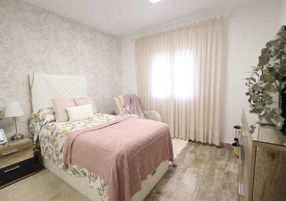 4 soveværelse Villa til salg i Villamartin med swimmingpool - € 408.000 (Ref: 9501796)