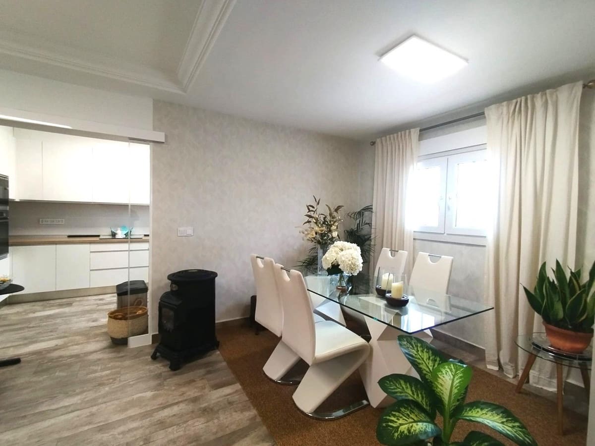 4 soveværelse Villa til salg i Villamartin med swimmingpool - € 408.000 (Ref: 9501796)