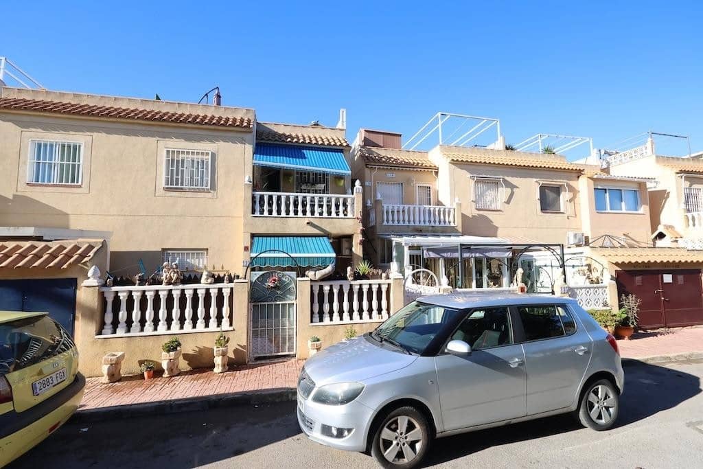 3 makuuhuone Kattohuoneisto myytävänä paikassa Torrevieja mukana uima-altaan - 139 000 € (Ref: 9501800)