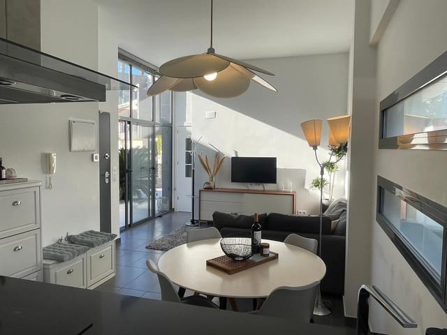 3 slaapkamer Villa te koop in Villamartin, Orihuela met zwembad garage - € 329.995 (Ref: 9503620)