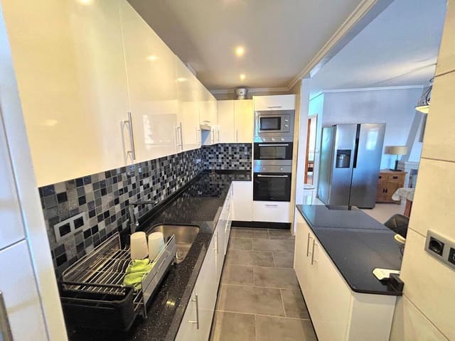 4 makuuhuone Omakotitalo myytävänä paikassa Villamartin, Orihuela mukana uima-altaan 
autotalli - 249 900 € (Ref: 9503621)