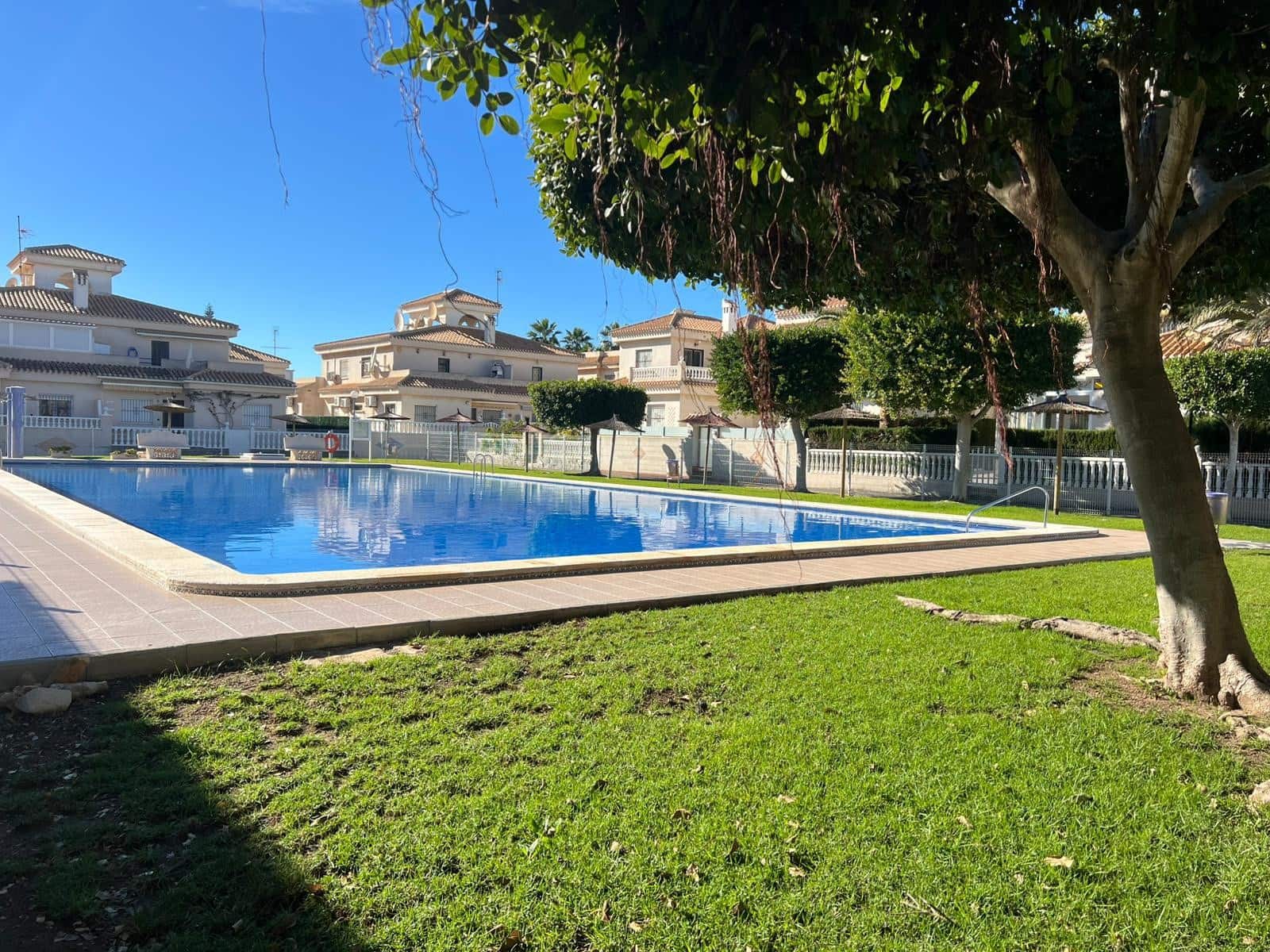 3 quarto Casa em Banda para venda em Playa Flamenca com piscina - 239 000 € (Ref: 9503623)