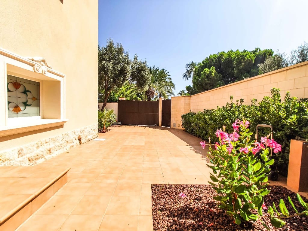 6 bedroom Villa for sale in Cabo Roig with pool garage - € 1,700,000 (Ref: 9508220)