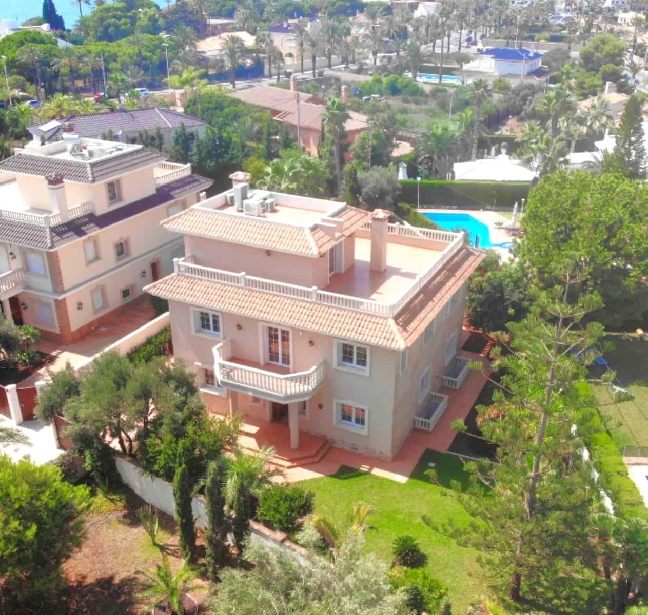6 bedroom Villa for sale in Cabo Roig with pool garage - € 1,700,000 (Ref: 9508220)