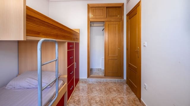 2 chambre Appartement à vendre à Punta Prima, Orihuela avec piscine garage - 219 000 € (Ref: 9511930)