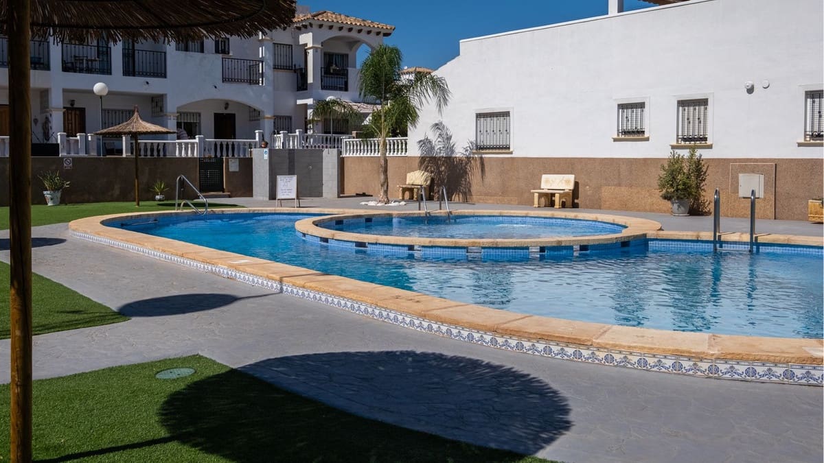 2 chambre Appartement à vendre à Orihuela Costa avec piscine garage - 219 000 € (Ref: 9511930)