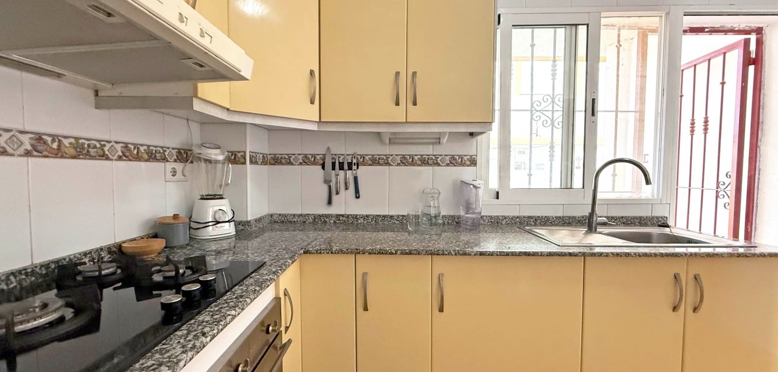 3 makuuhuone Omakotitalo myytävänä paikassa Playa Flamenca mukana uima-altaan 
autotalli - 185 000 € (Ref: 9536671)