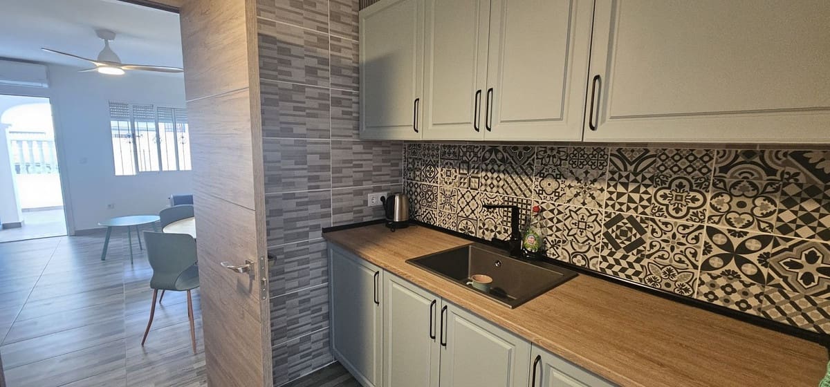 2 soverom Leilighet til salgs i Torrevieja med svømmebasseng - € 140 000 (Ref: 9540679)