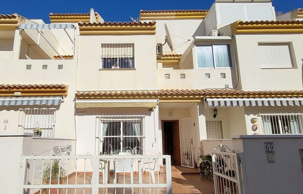 3 soveværelse Byhus til salg i Cabo Roig med swimmingpool - € 229.500 (Ref: 9540681)
