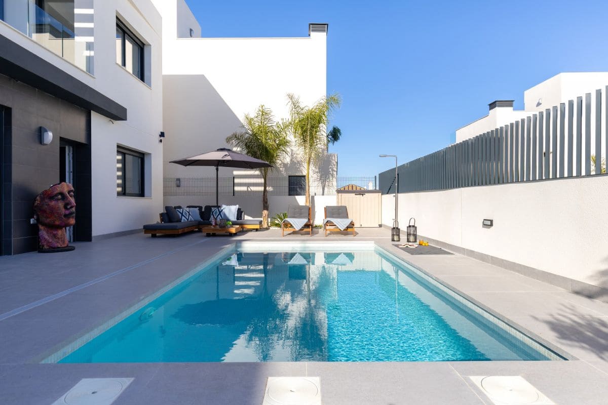 3 bedroom Villa for sale in Algorfa with pool garage - € 549,900 (Ref: 9542961)