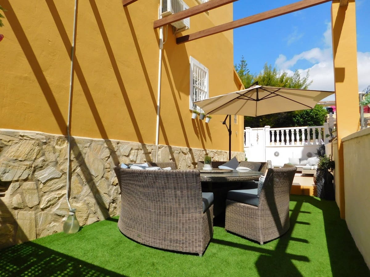 3 slaapkamer Villa te koop in Villamartin met zwembad garage - € 279.995 (Ref: 9550540)