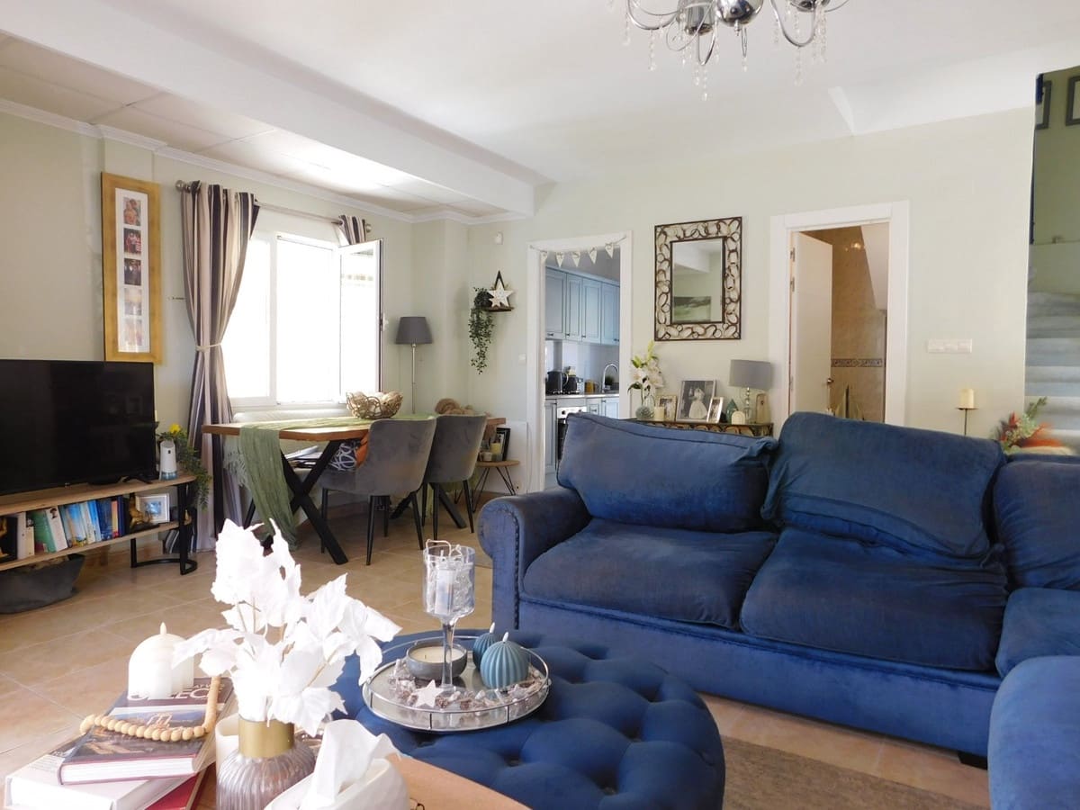 3 slaapkamer Villa te koop in Villamartin met zwembad garage - € 279.995 (Ref: 9550540)