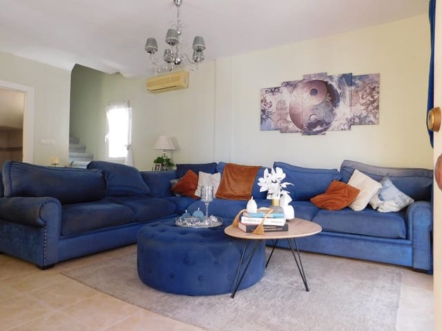 3 makuuhuone Huvila myytävänä paikassa Villamartin, Orihuela mukana uima-altaan 
autotalli - 279 995 € (Ref: 9550540)