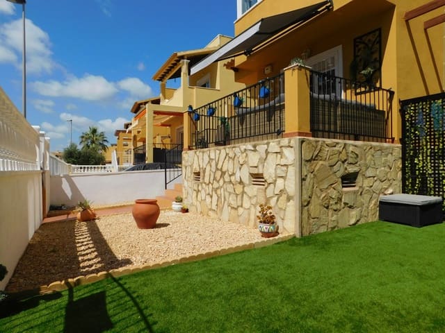 3 makuuhuone Huvila myytävänä paikassa Villamartin, Orihuela mukana uima-altaan 
autotalli - 279 995 € (Ref: 9550540)