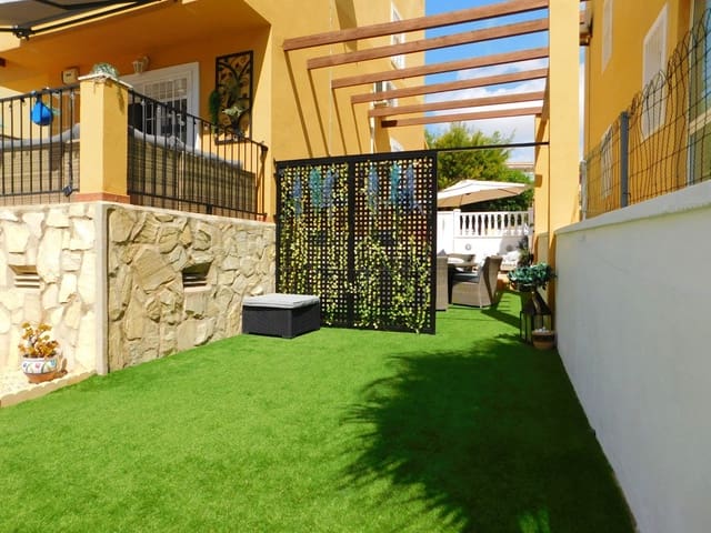 3 makuuhuone Huvila myytävänä paikassa Villamartin, Orihuela mukana uima-altaan 
autotalli - 279 995 € (Ref: 9550540)