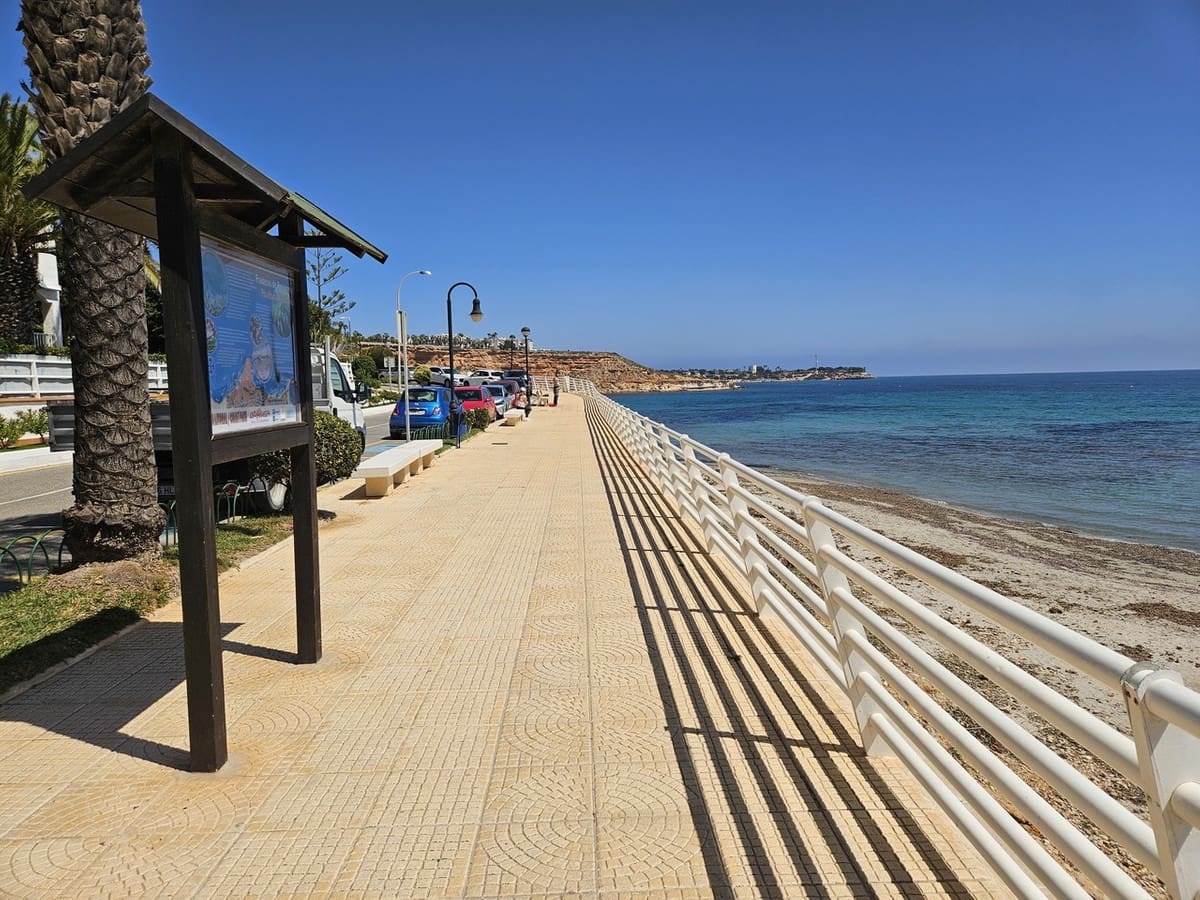 3 soverom Villa til salgs i Cabo Roig med svømmebasseng garasje - € 549 950 (Ref: 9553223)