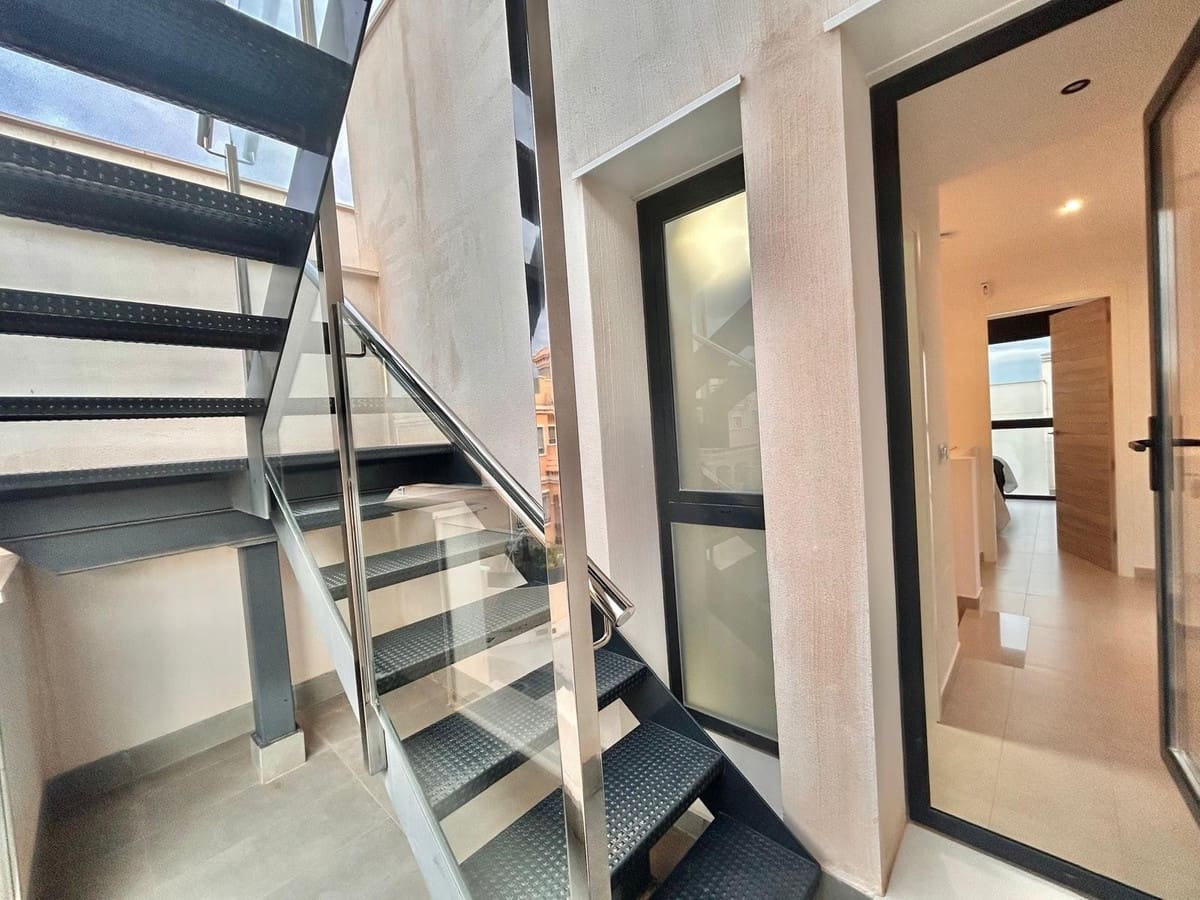 3 makuuhuone Huvila myytävänä paikassa Villamartin mukana uima-altaan - 329 900 € (Ref: 9553225)