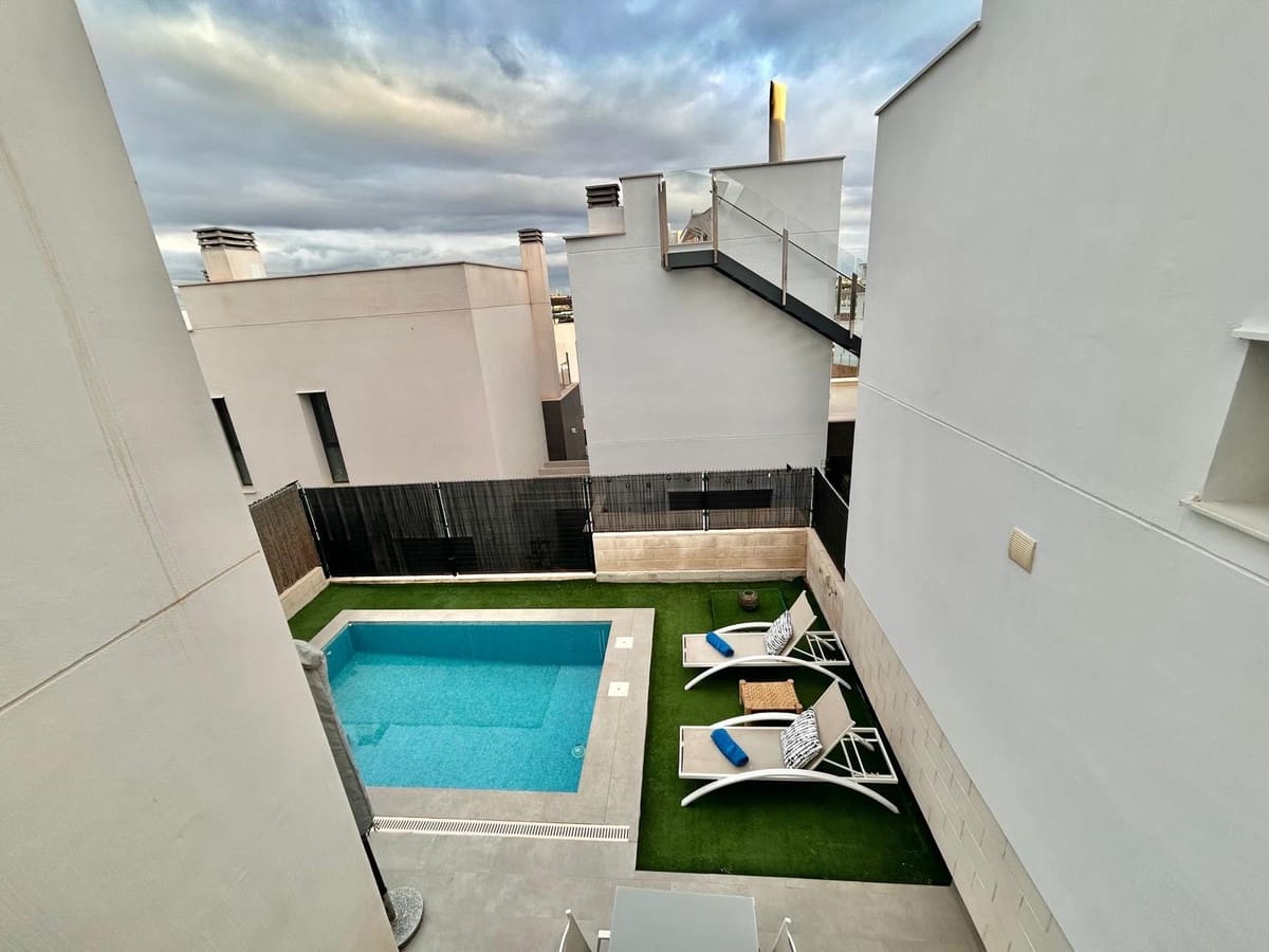 3 makuuhuone Huvila myytävänä paikassa Villamartin mukana uima-altaan - 329 900 € (Ref: 9553225)