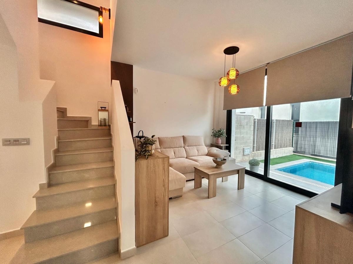 3 sypialnia Willa na sprzedaż w Villamartin z basenem garażem - 329 900 € (Ref: 9553225)