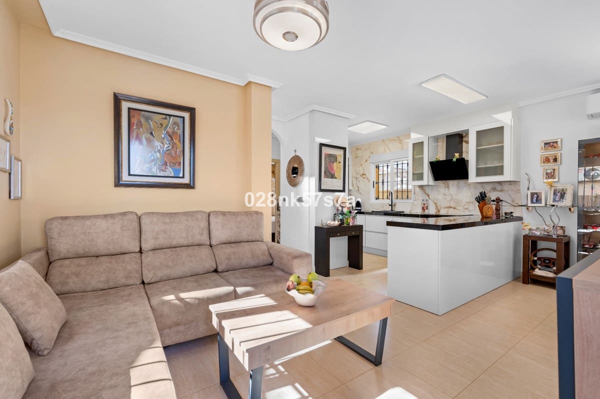 3 slaapkamer Villa te koop in El Raso met zwembad - € 350.000 (Ref: 9553226)