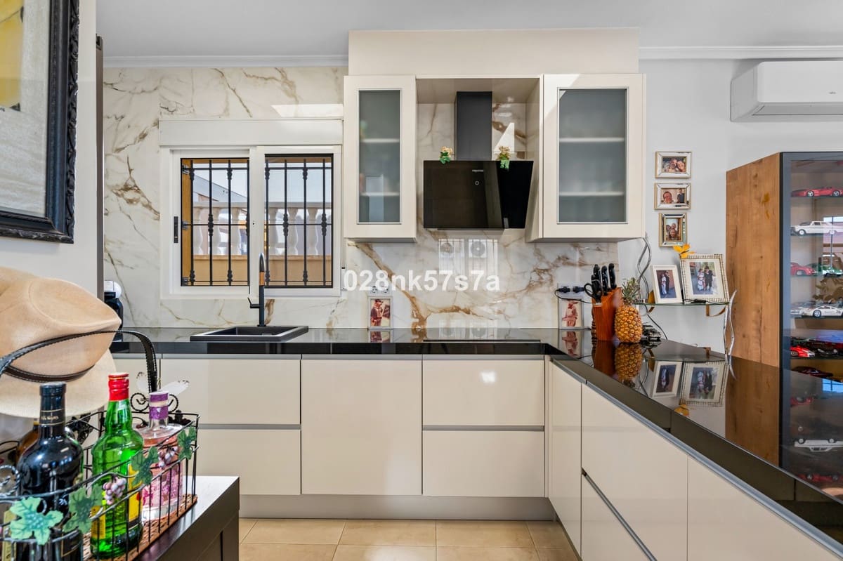 3 slaapkamer Villa te koop in El Raso met zwembad - € 350.000 (Ref: 9553226)