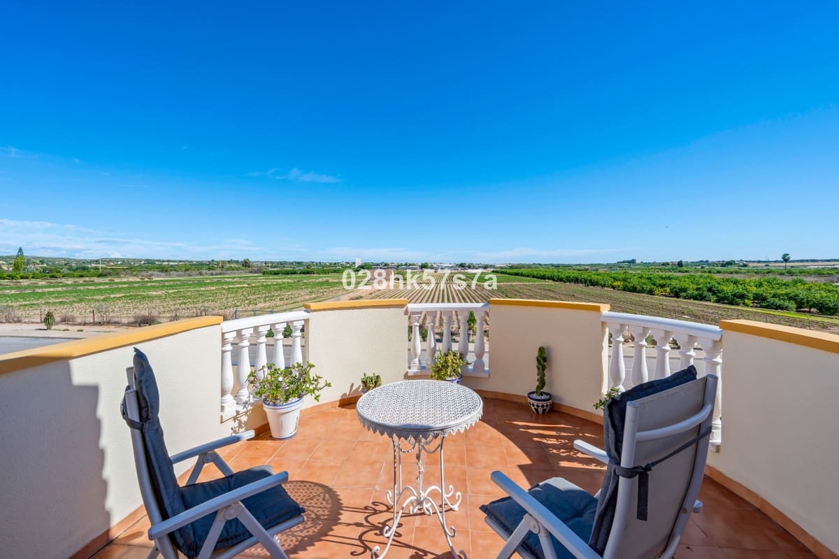 3 slaapkamer Villa te koop in El Raso met zwembad - € 350.000 (Ref: 9553226)