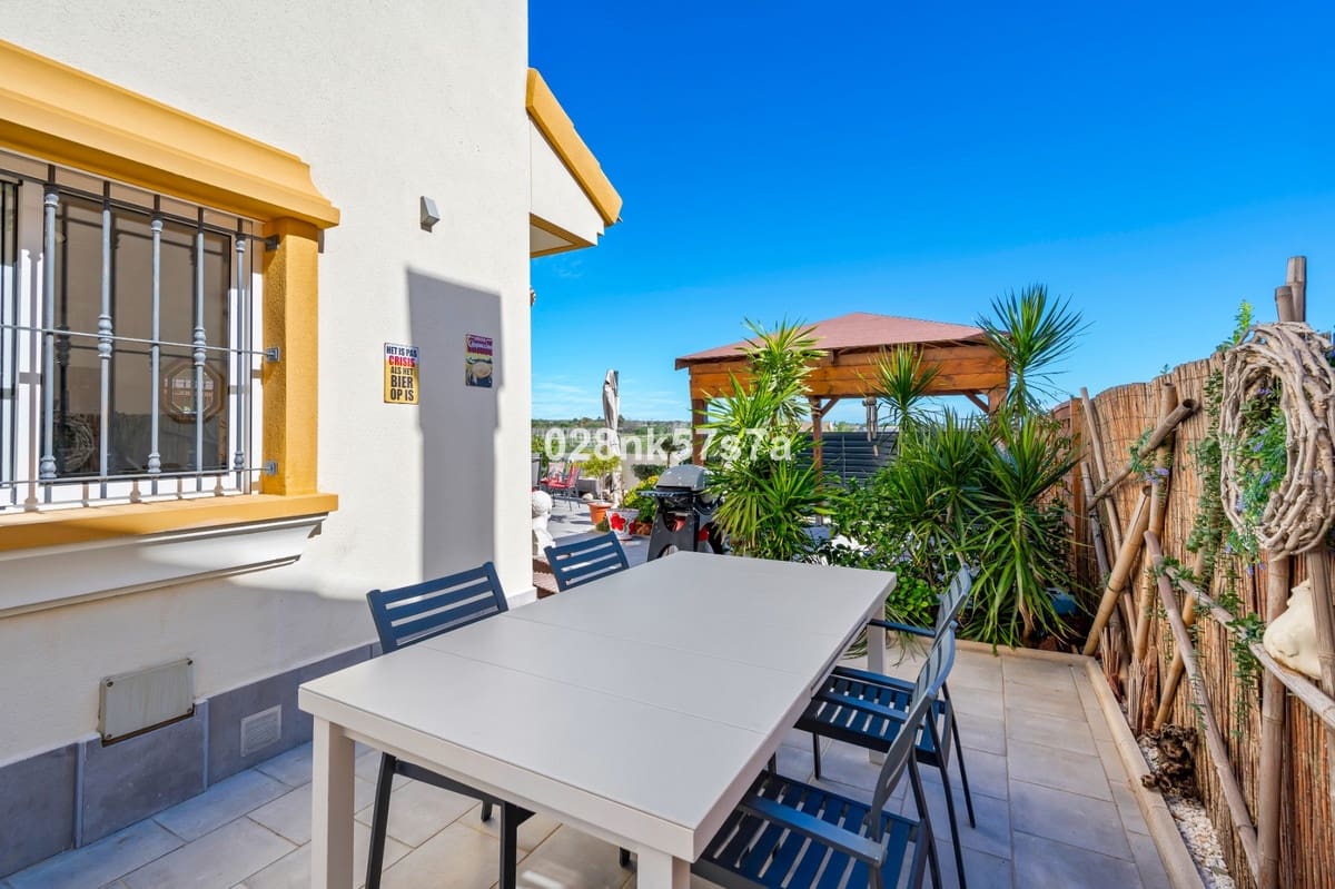 3 slaapkamer Villa te koop in El Raso met zwembad - € 350.000 (Ref: 9553226)