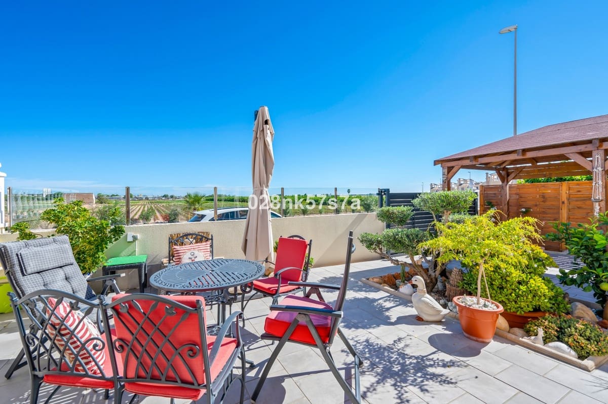 3 slaapkamer Villa te koop in El Raso met zwembad - € 350.000 (Ref: 9553226)