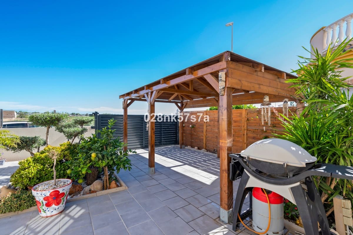 3 slaapkamer Villa te koop in El Raso met zwembad - € 350.000 (Ref: 9553226)