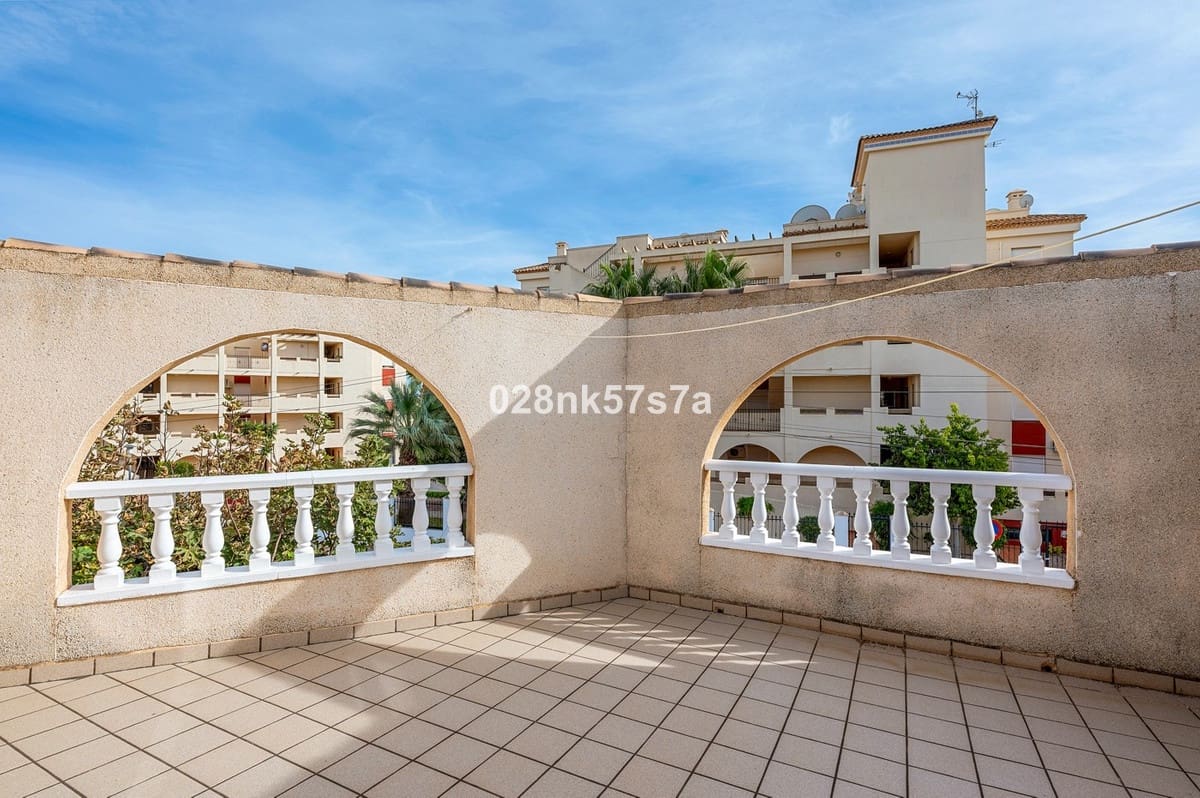 4 quarto Moradia para venda em Playa Flamenca com piscina - 359 000 € (Ref: 9553227)