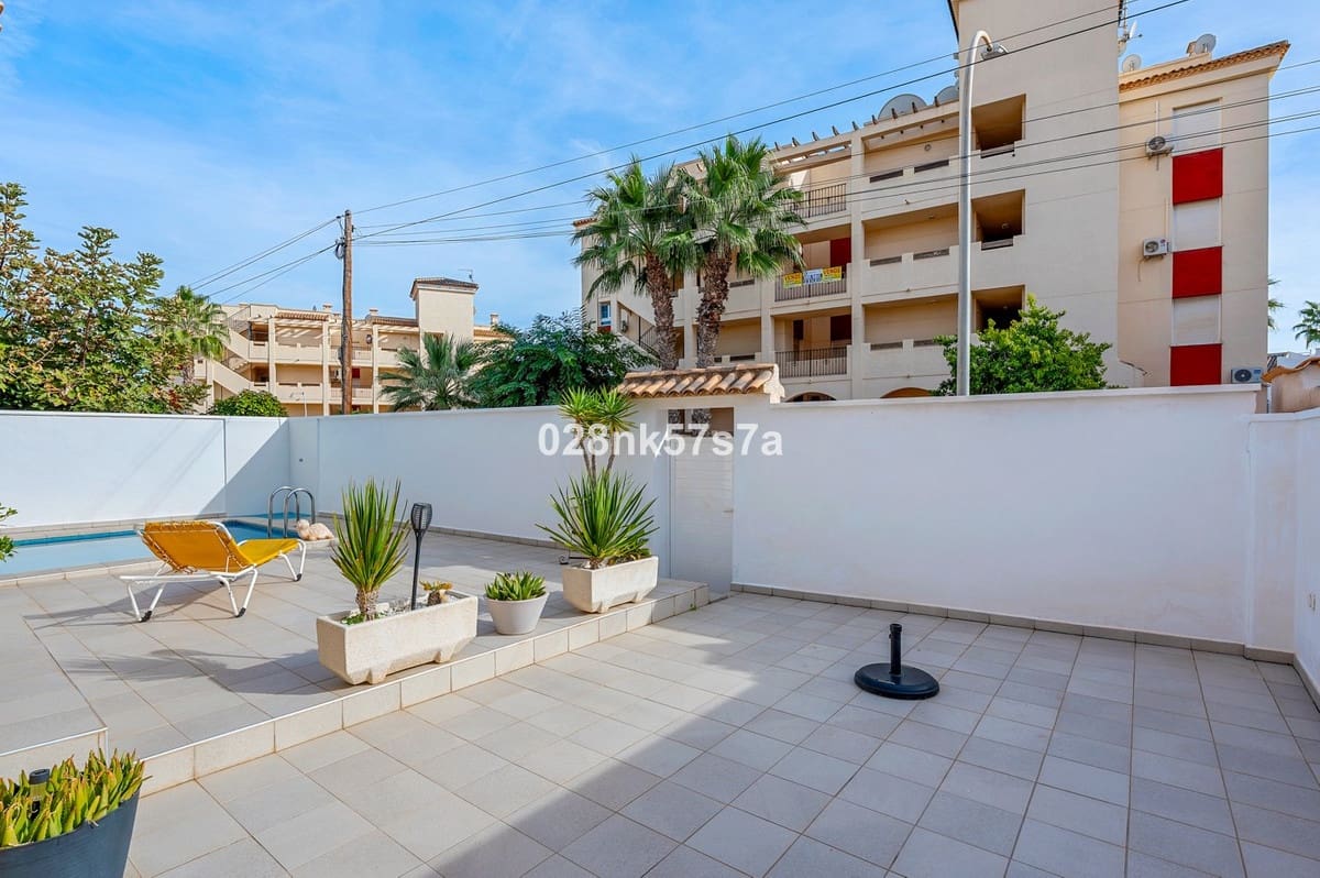 4 quarto Moradia para venda em Playa Flamenca com piscina - 359 000 € (Ref: 9553227)