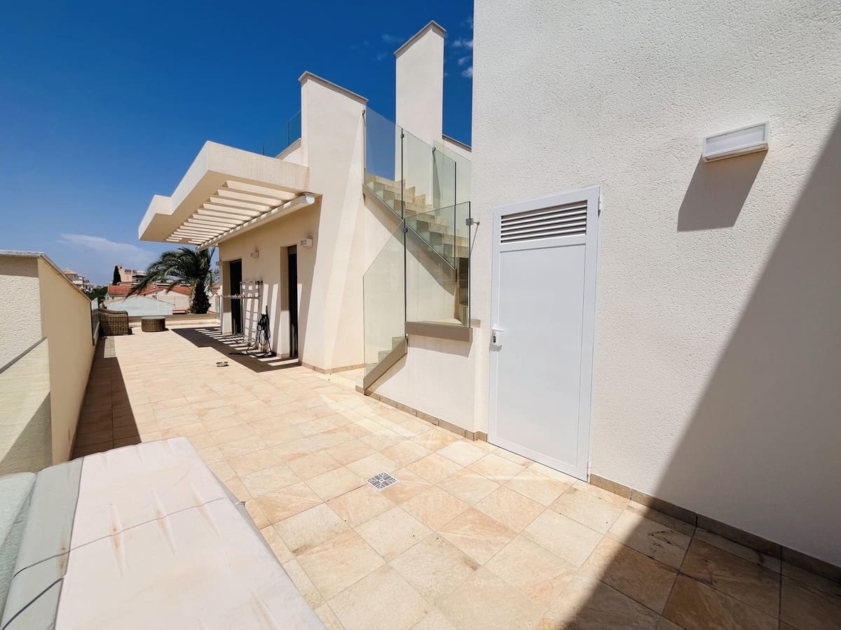 2 bedroom Penthouse for sale in Torre de la Horadada with garage - € 495,000 (Ref: 9557347)