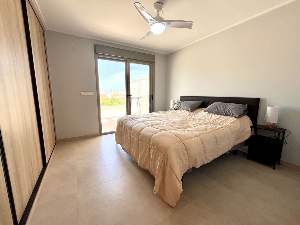 2 bedroom Penthouse for sale in Torre de la Horadada with garage - € 495,000 (Ref: 9557347)