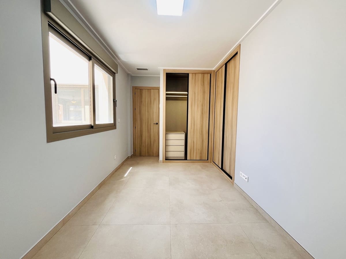 2 bedroom Penthouse for sale in Torre de la Horadada with garage - € 495,000 (Ref: 9557347)