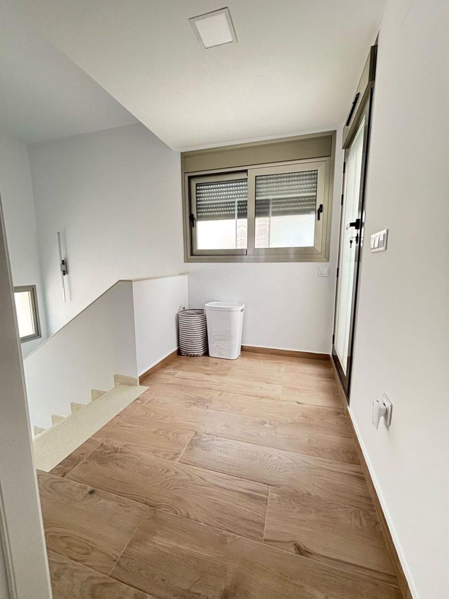 3 makuuhuone Huvila myytävänä paikassa Villamartin mukana uima-altaan - 448 000 € (Ref: 9558375)