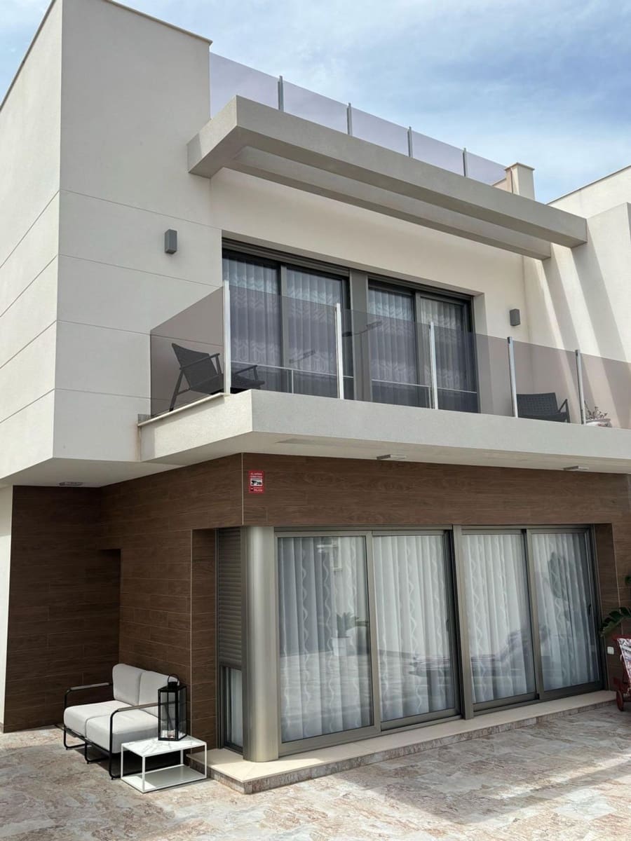 3 makuuhuone Huvila myytävänä paikassa Villamartin mukana uima-altaan - 448 000 € (Ref: 9558375)