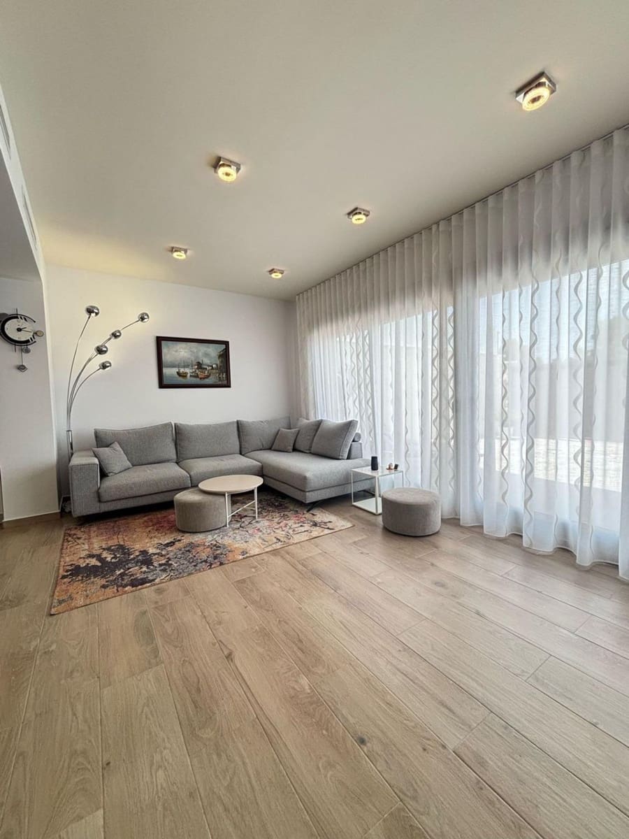 3 makuuhuone Huvila myytävänä paikassa Villamartin mukana uima-altaan - 448 000 € (Ref: 9558375)