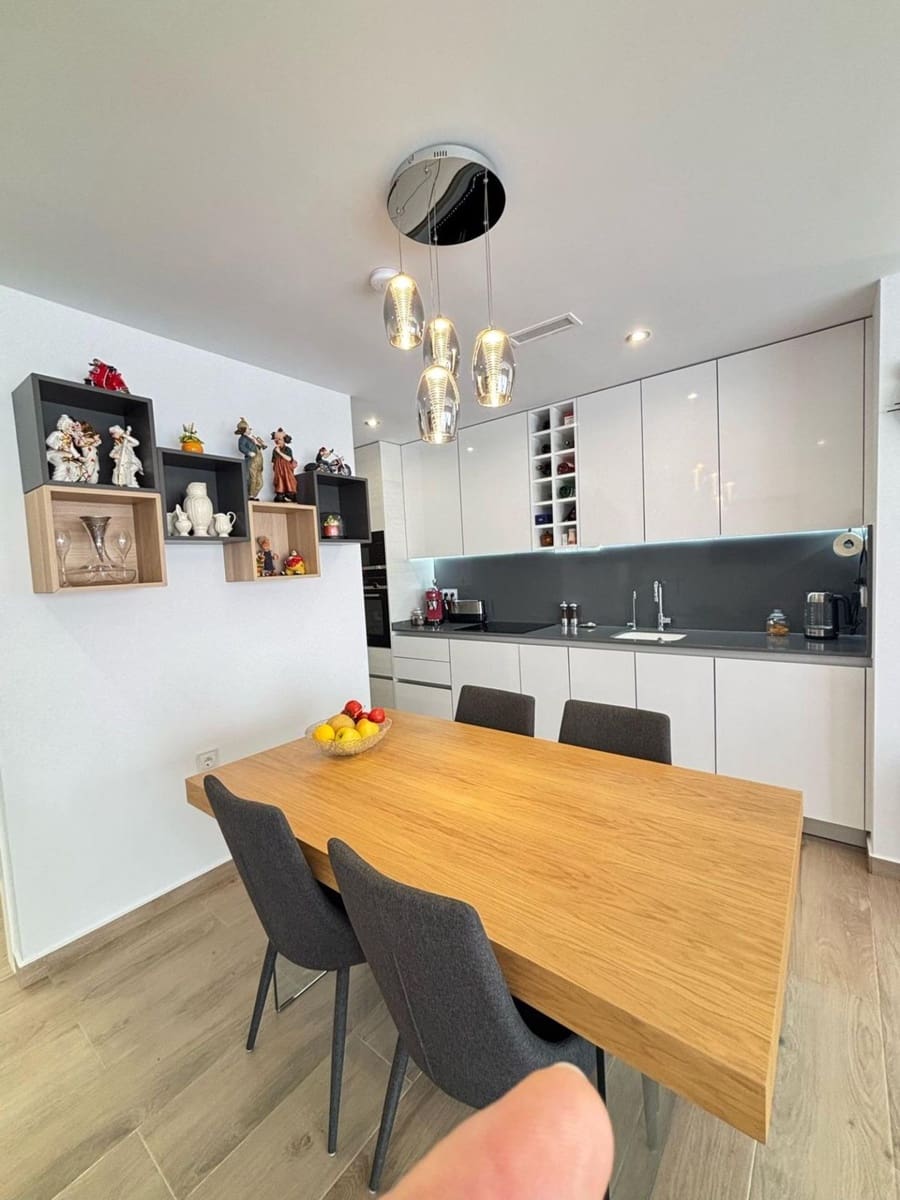 3 makuuhuone Huvila myytävänä paikassa Villamartin mukana uima-altaan - 448 000 € (Ref: 9558375)