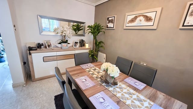 3 soveværelse Villa til salg i Villamartin, Orihuela med garage - € 269.995 (Ref: 9590634)