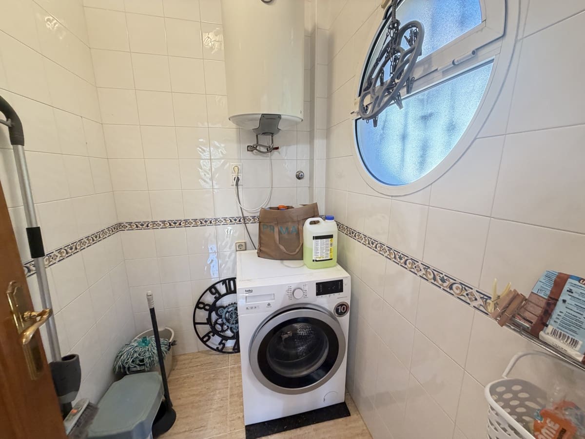 3 soveværelse Villa til salg i Villamartin med swimmingpool garage - € 375.000 (Ref: 9594494)