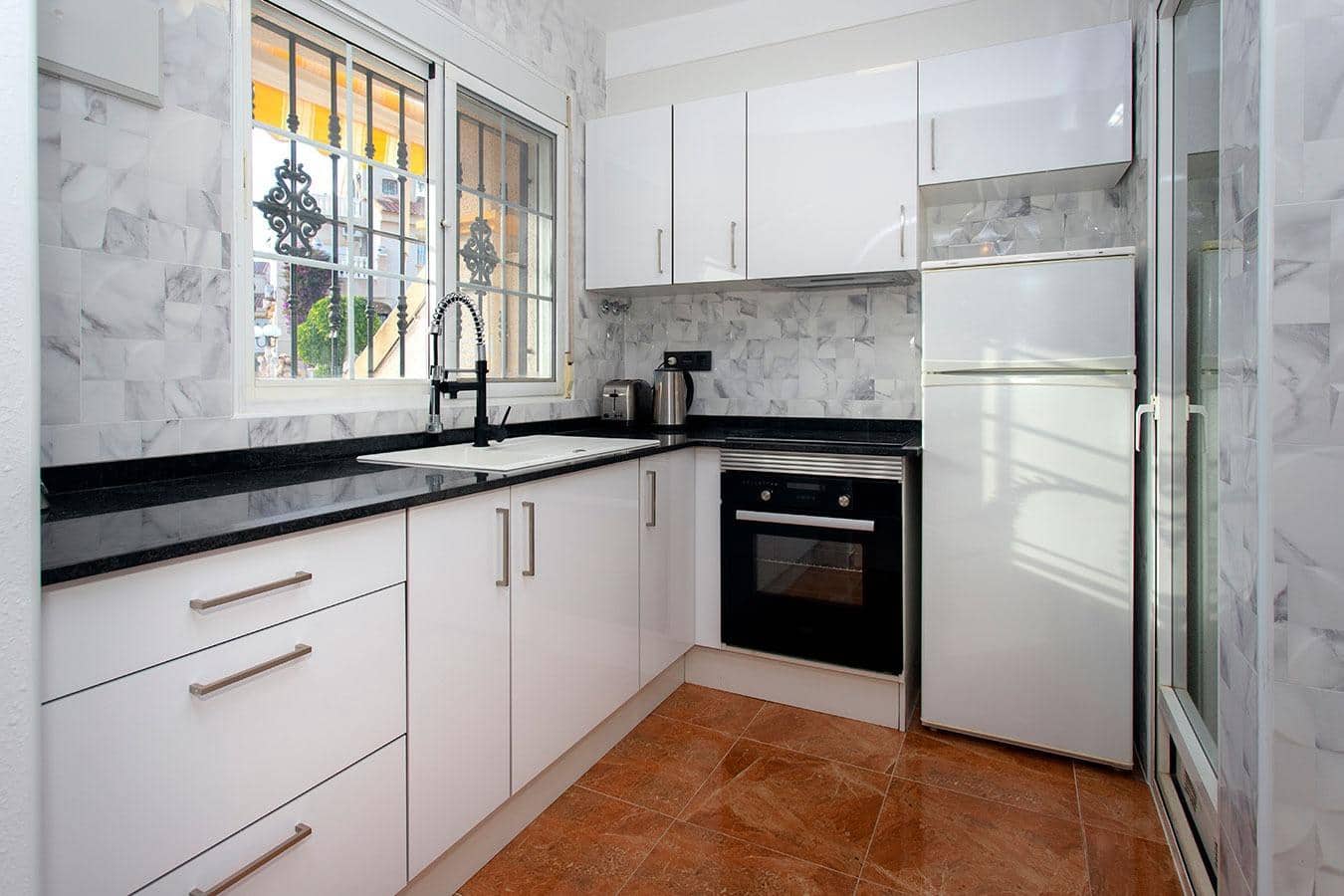 2 makuuhuone Omakotitalo myytävänä paikassa Villamartin mukana uima-altaan - 185 000 € (Ref: 9599973)