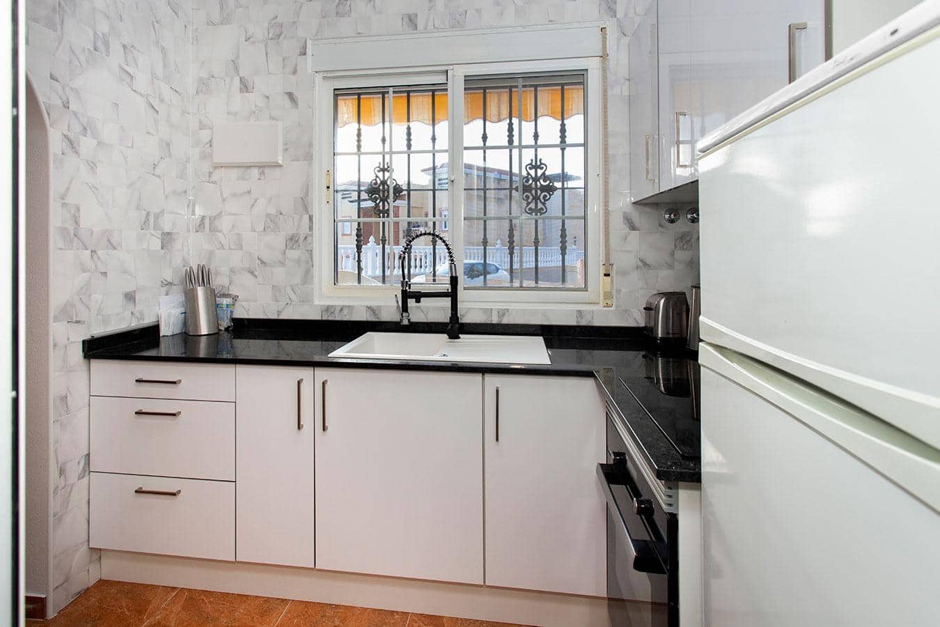 2 makuuhuone Omakotitalo myytävänä paikassa Villamartin mukana uima-altaan - 185 000 € (Ref: 9599973)