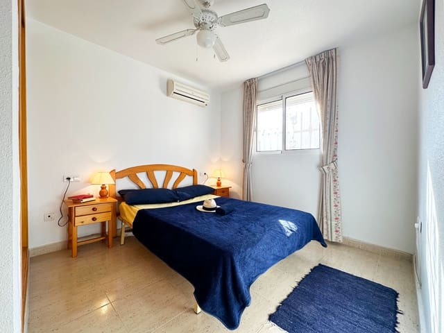 2 bedroom Penthouse for sale in Villamartin, Orihuela with pool - € 139,950 (Ref: 9599975)