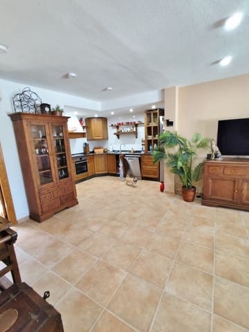 4 slaapkamer Villa te koop in San Miguel de Salinas met zwembad garage - € 425.000 (Ref: 9599976)